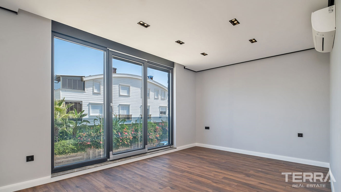 Belle Villa Individuelle Avec Cinq Chambres à Vendre à Antalya Lara - 59368