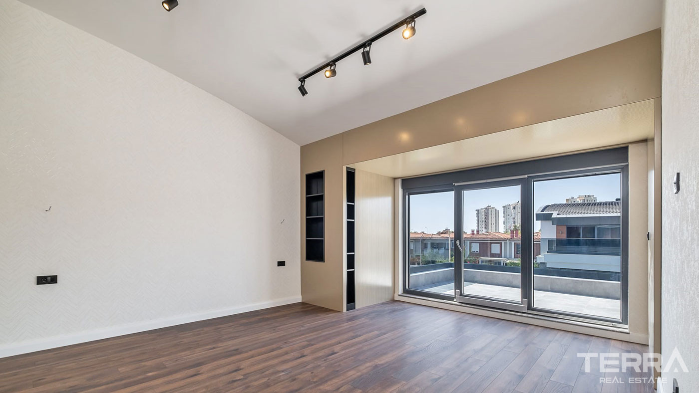 Belle Villa Individuelle Avec Cinq Chambres à Vendre à Antalya Lara - 59369