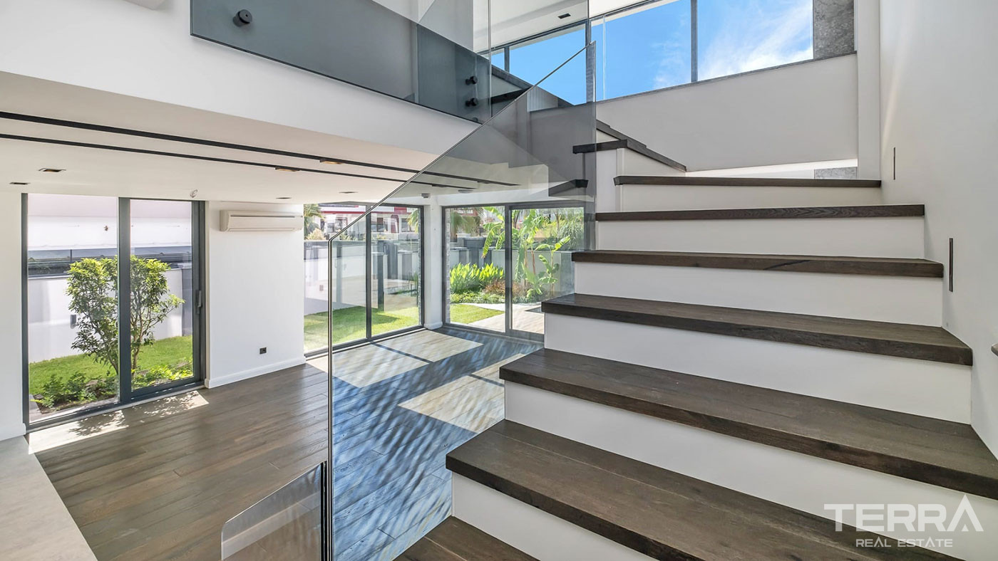 Belle Villa Individuelle Avec Cinq Chambres à Vendre à Antalya Lara - 59375