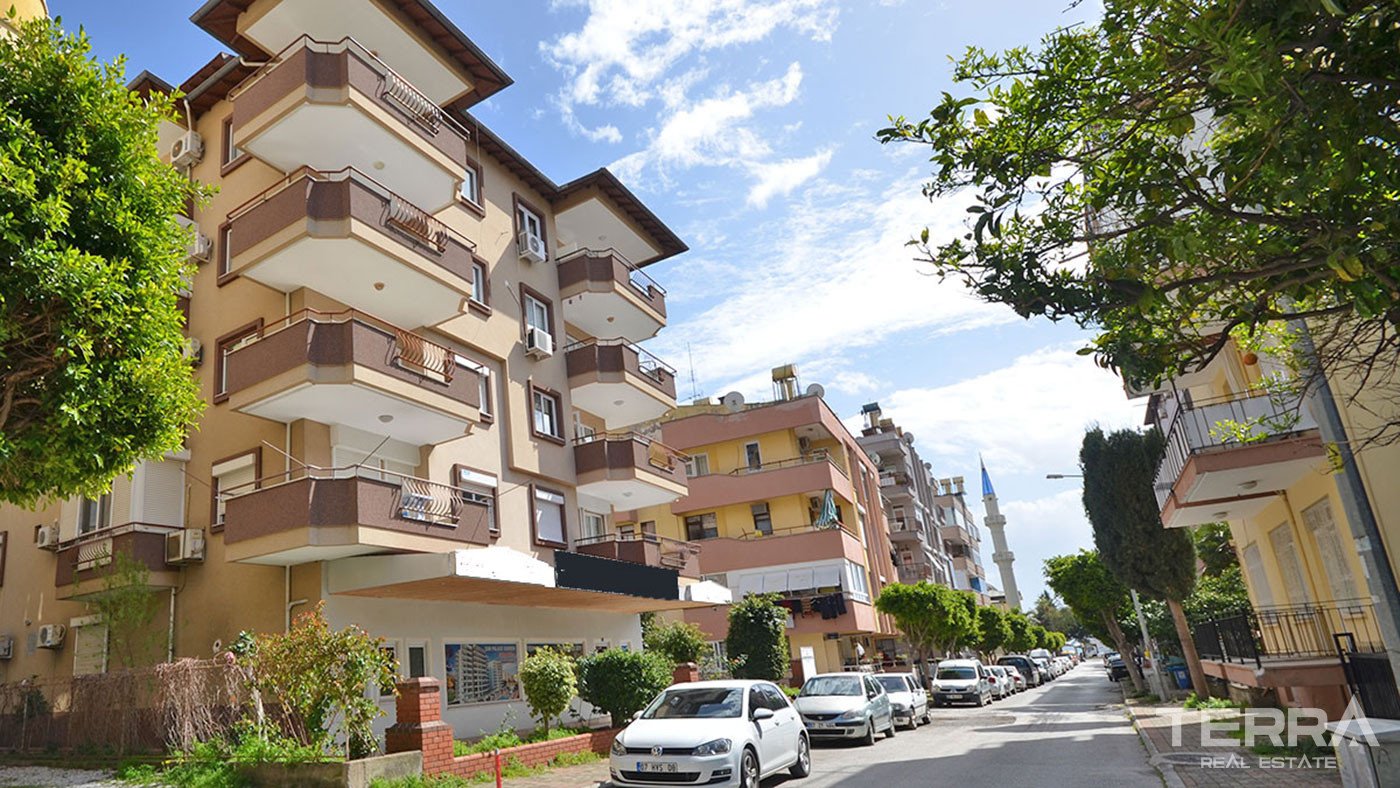 Spacious 3-Bed Resale Apartment Close to the Beach in Alanya City