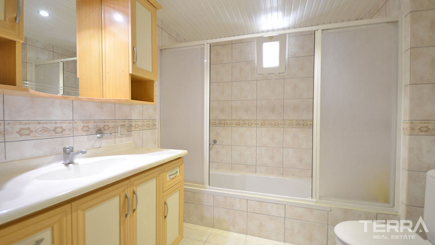 Spacious 3-Bed Resale Apartment Close to the Beach in Alanya City - 50396