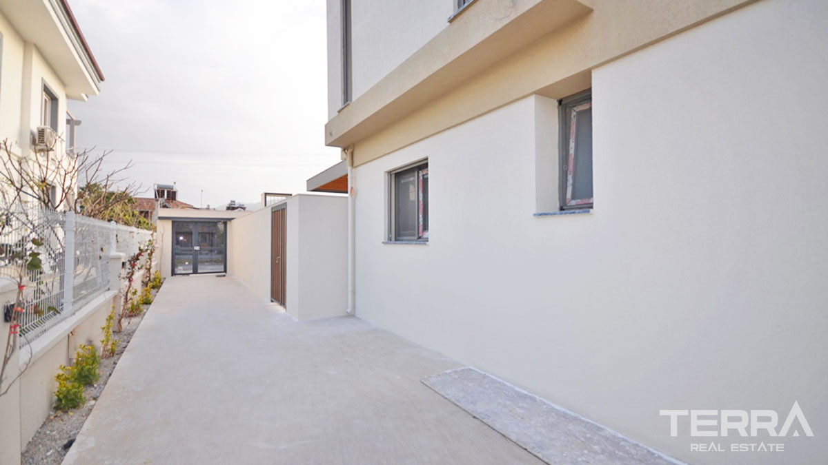 Villa With a Swimming Pool for Sale Close to the Beach in Fethiye Town - 50413