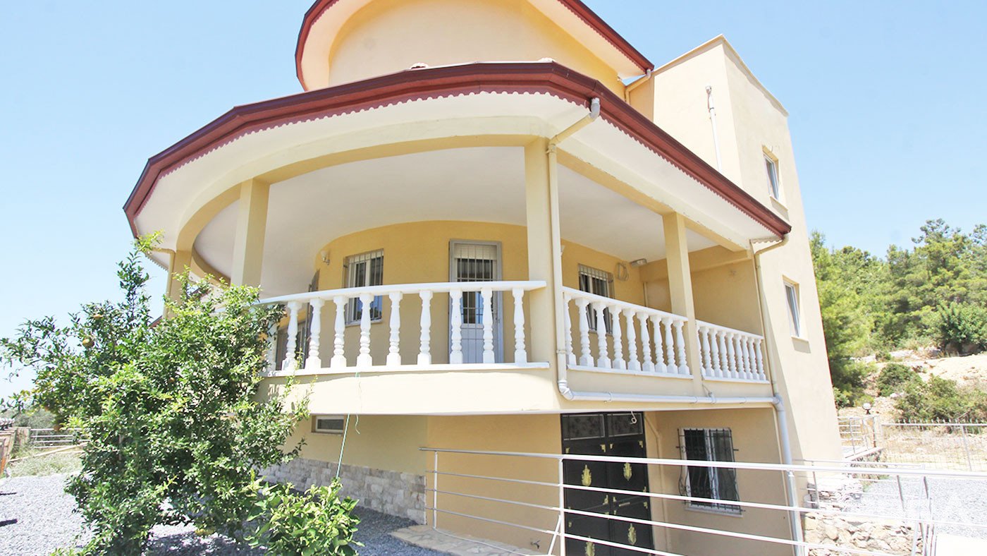 Detached Villa with Large Plot for Sale in Avsallar Alanya