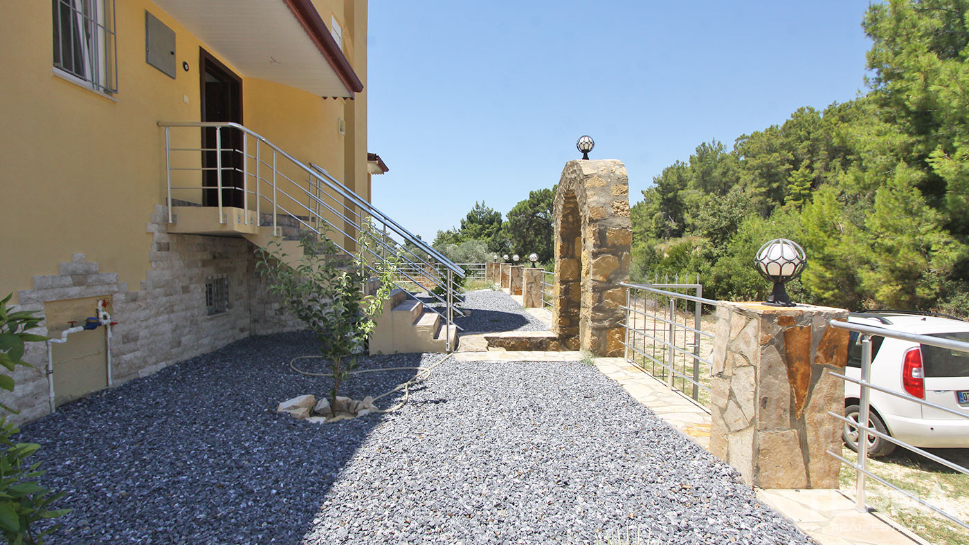 Detached Villa with Large Plot for Sale in Avsallar Alanya - 50475