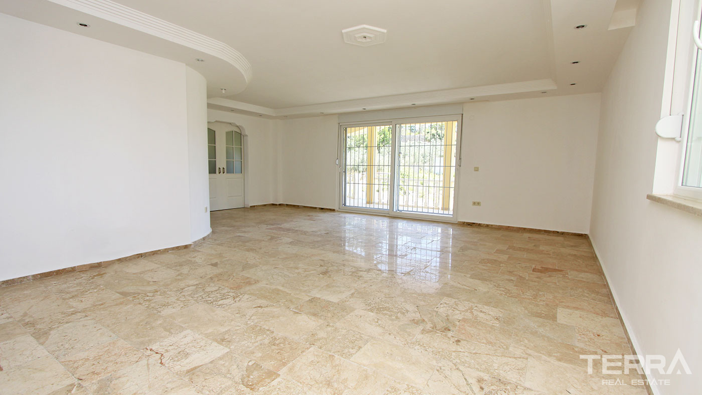 Detached Villa with Large Plot for Sale in Avsallar Alanya - 50477