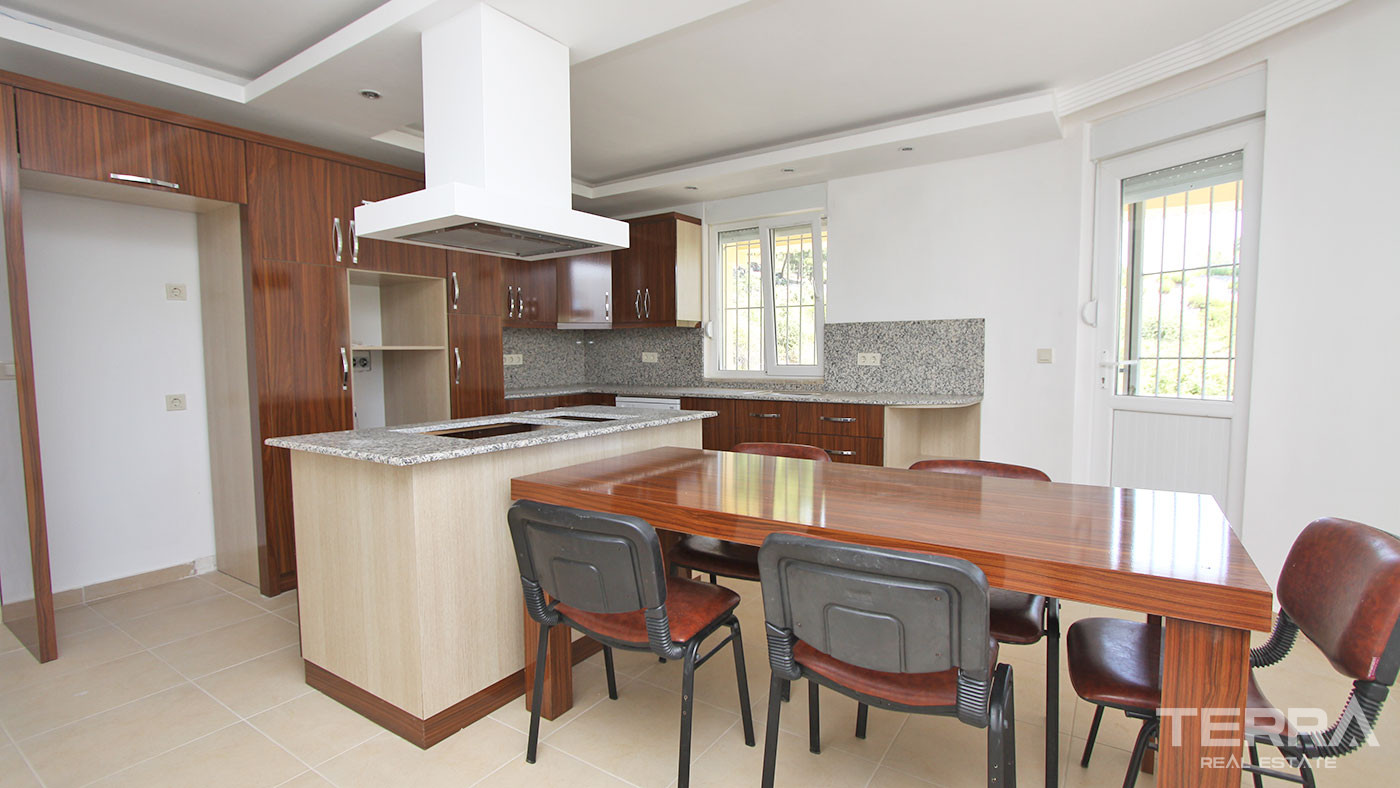 Detached Villa with Large Plot for Sale in Avsallar Alanya - 50480