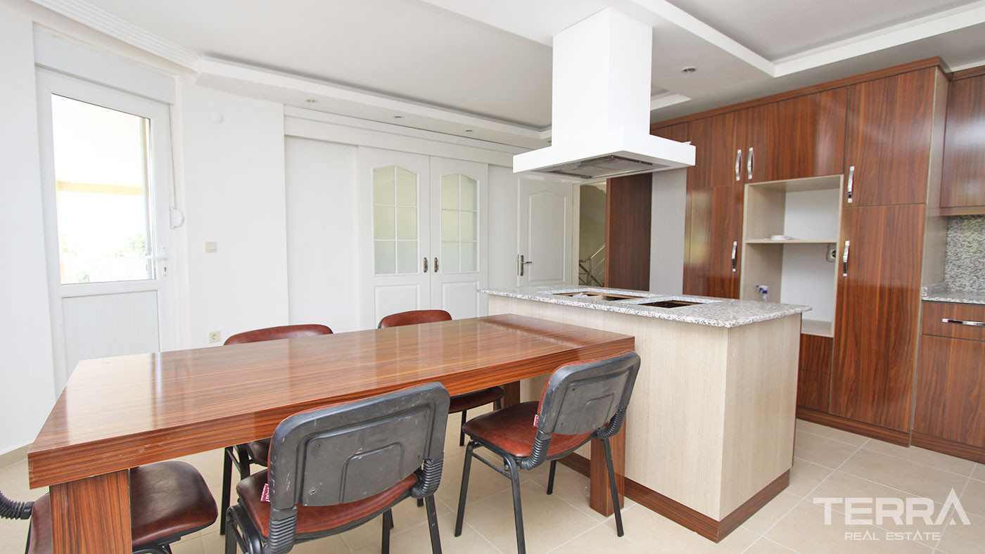 Detached Villa with Large Plot for Sale in Avsallar Alanya - 50481