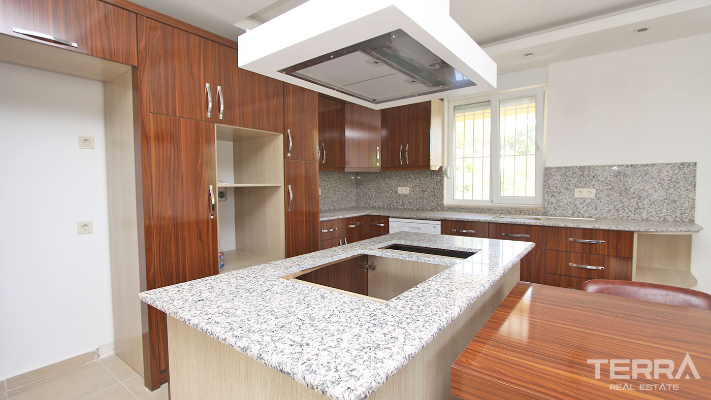 Detached Villa with Large Plot for Sale in Avsallar Alanya - 50482