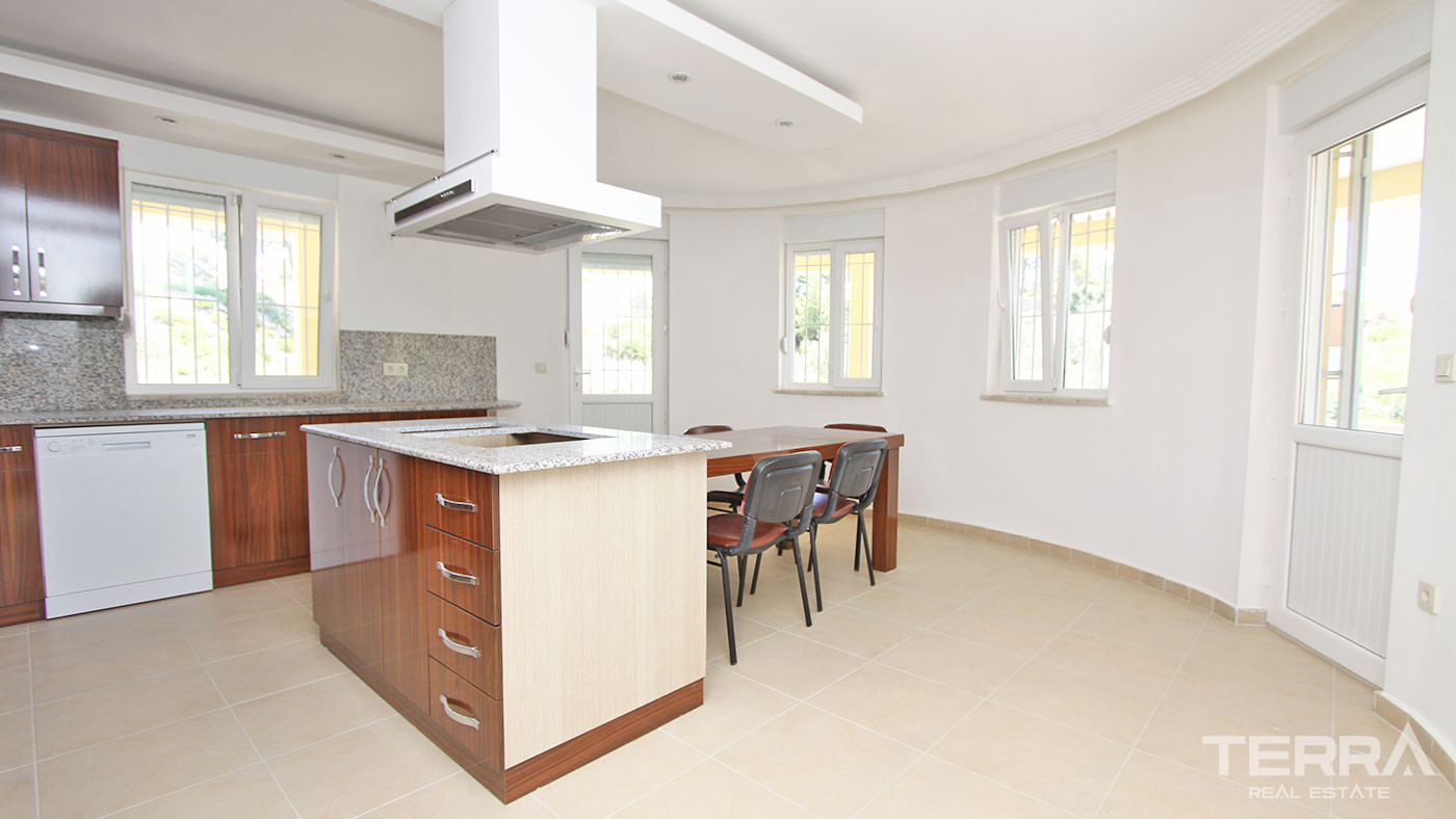Detached Villa with Large Plot for Sale in Avsallar Alanya - 50483