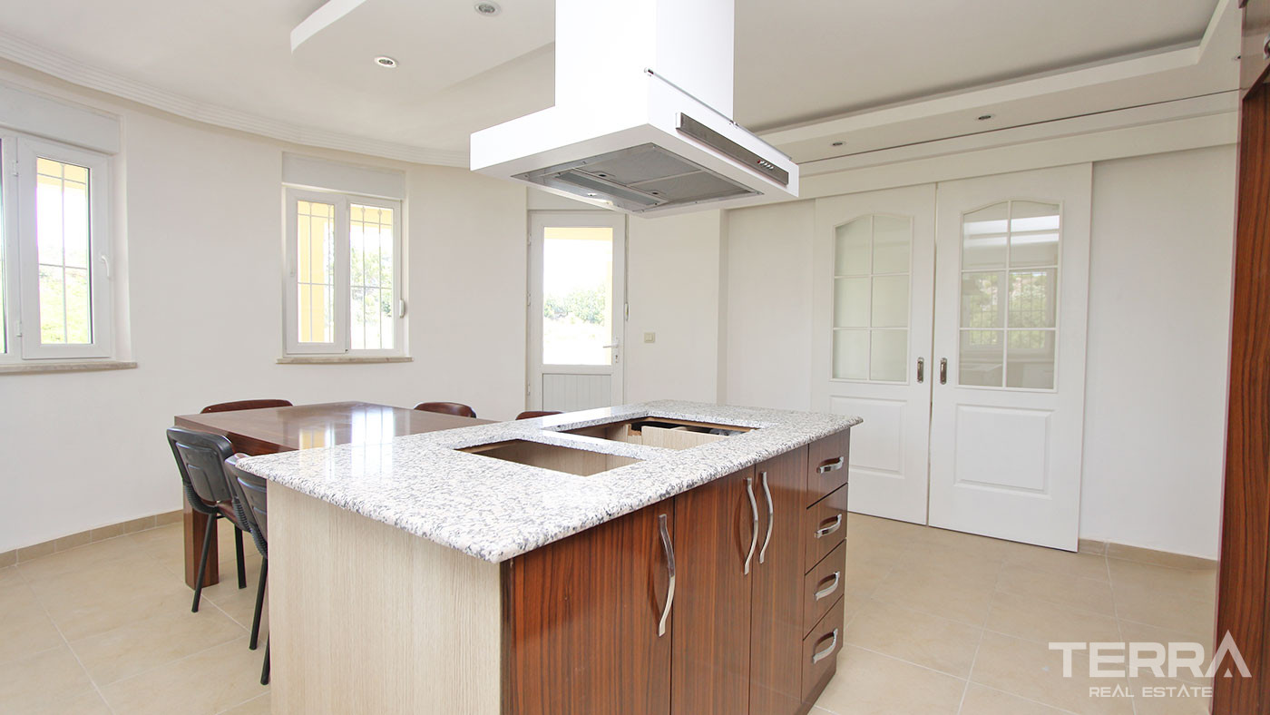 Detached Villa with Large Plot for Sale in Avsallar Alanya - 50484
