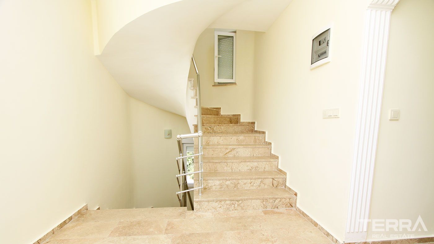 Detached Villa with Large Plot for Sale in Avsallar Alanya - 50486