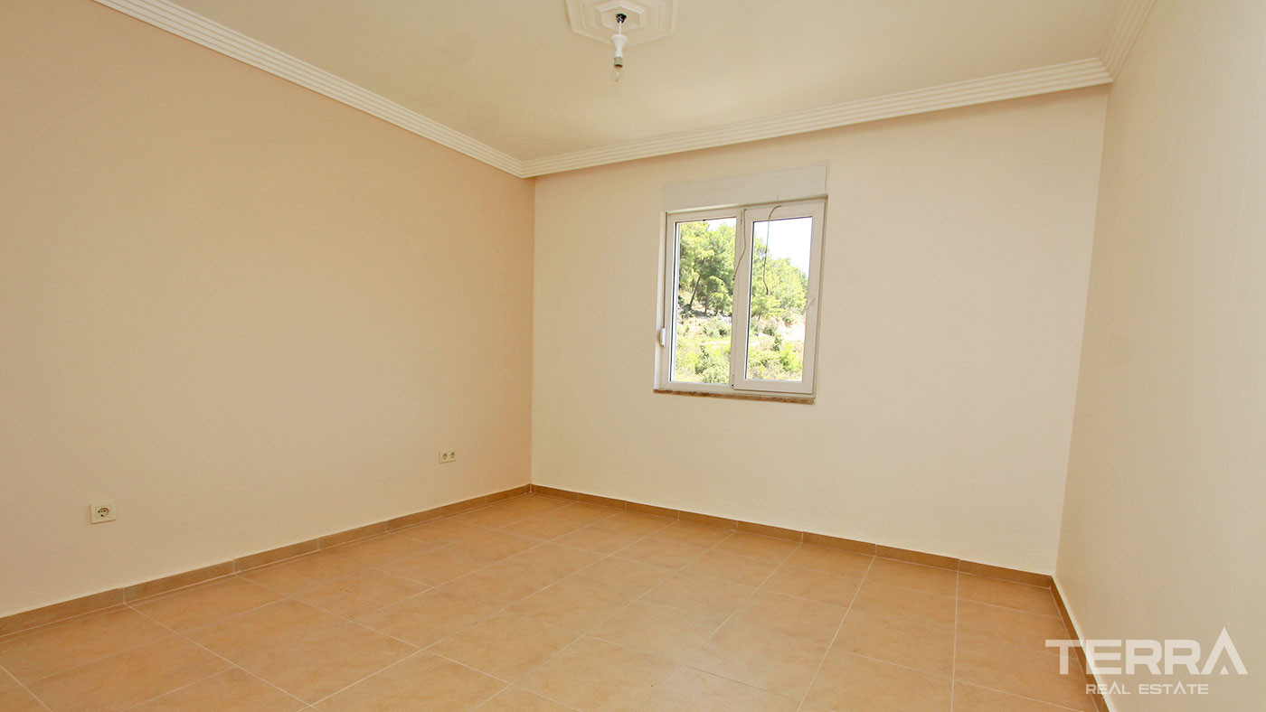 Detached Villa with Large Plot for Sale in Avsallar Alanya - 50491