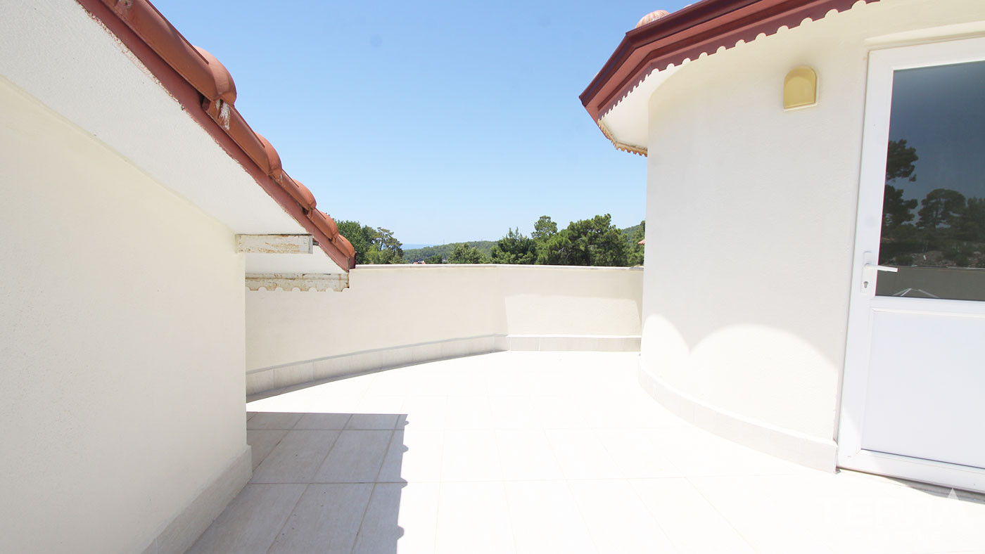 Detached Villa with Large Plot for Sale in Avsallar Alanya - 50496