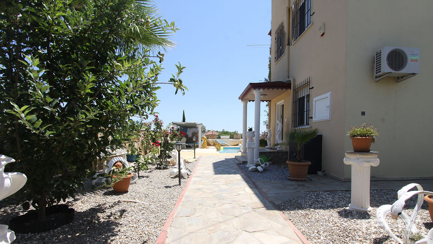 Furnished Detached Villa with Swimming Pool to Buy in Avsallar Alanya - 50506