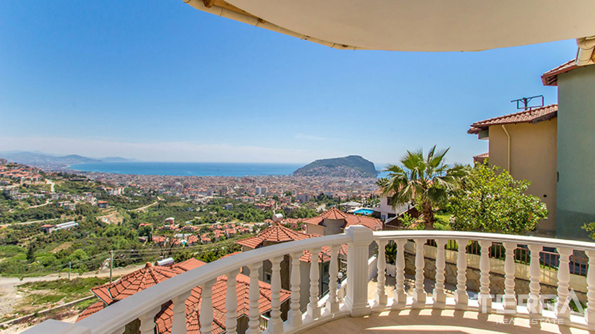 Amazing Sea-View Villa with a Swimming Pool for Sale in Alanya Tepe - 50682