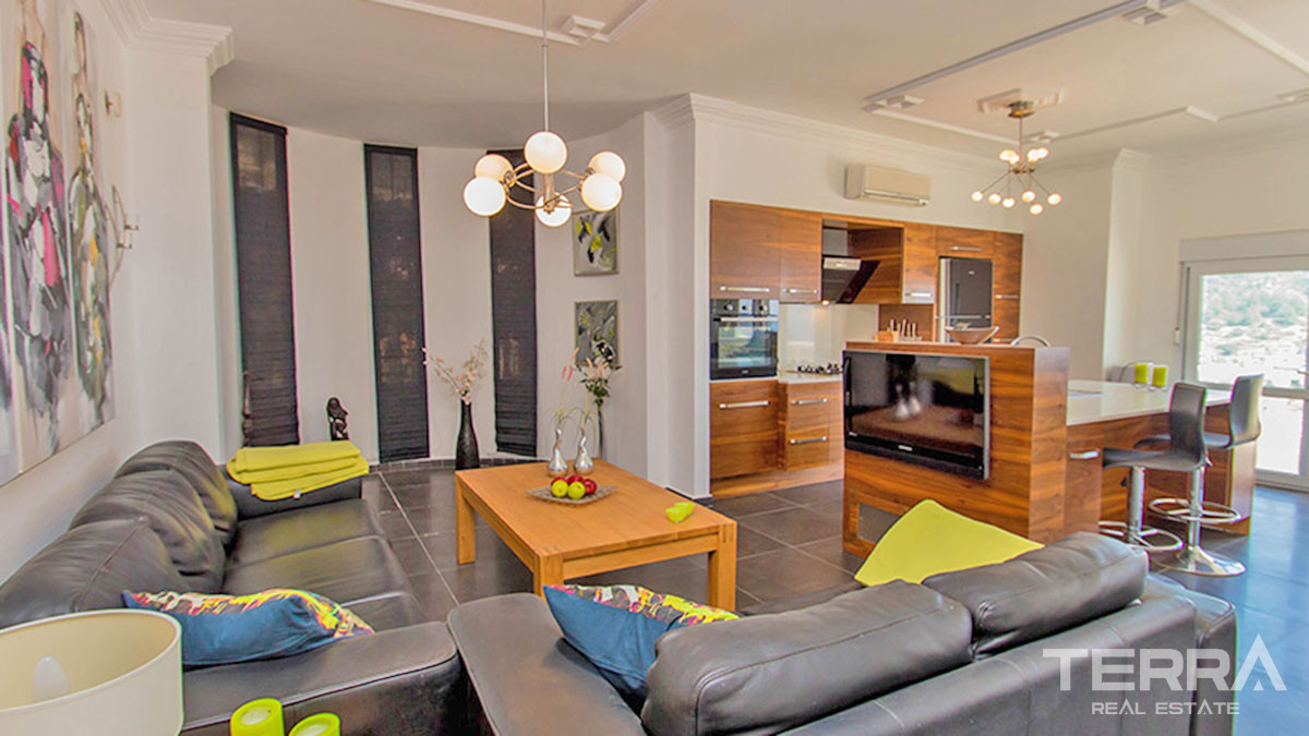 Amazing Sea-View Villa with a Swimming Pool for Sale in Alanya Tepe - 50683