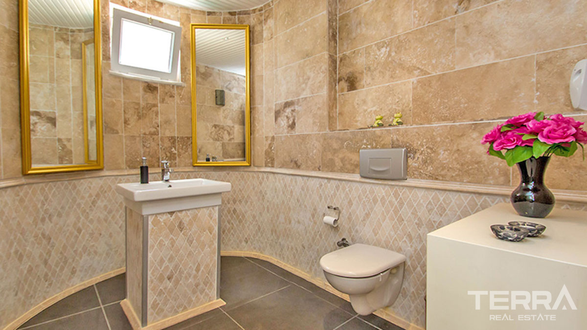 Amazing Sea-View Villa with a Swimming Pool for Sale in Alanya Tepe - 50684