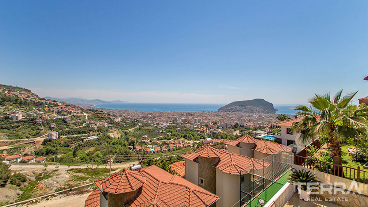 Amazing Sea-View Villa with a Swimming Pool for Sale in Alanya Tepe - 50685