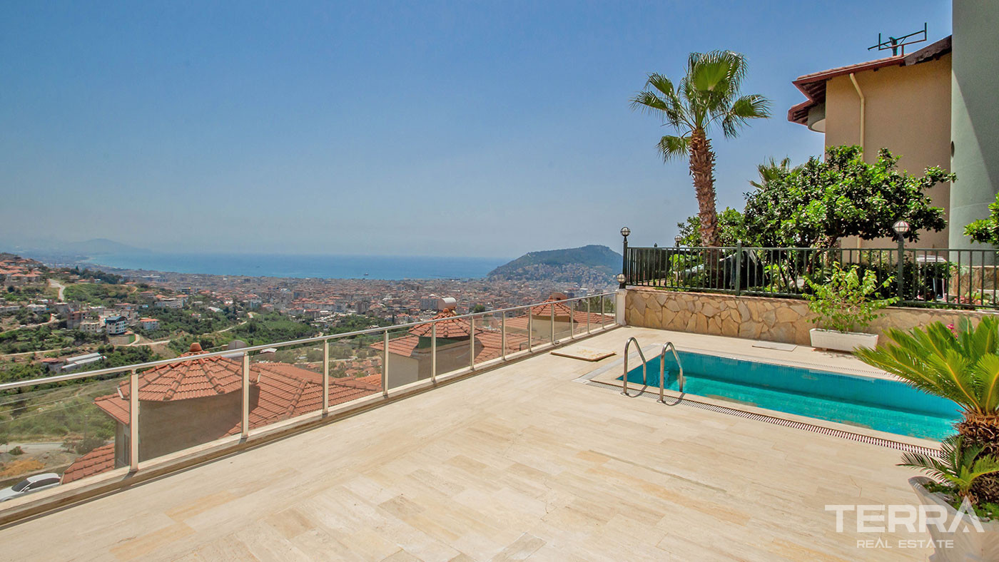 Amazing Sea-View Villa with a Swimming Pool for Sale in Alanya Tepe - 53632