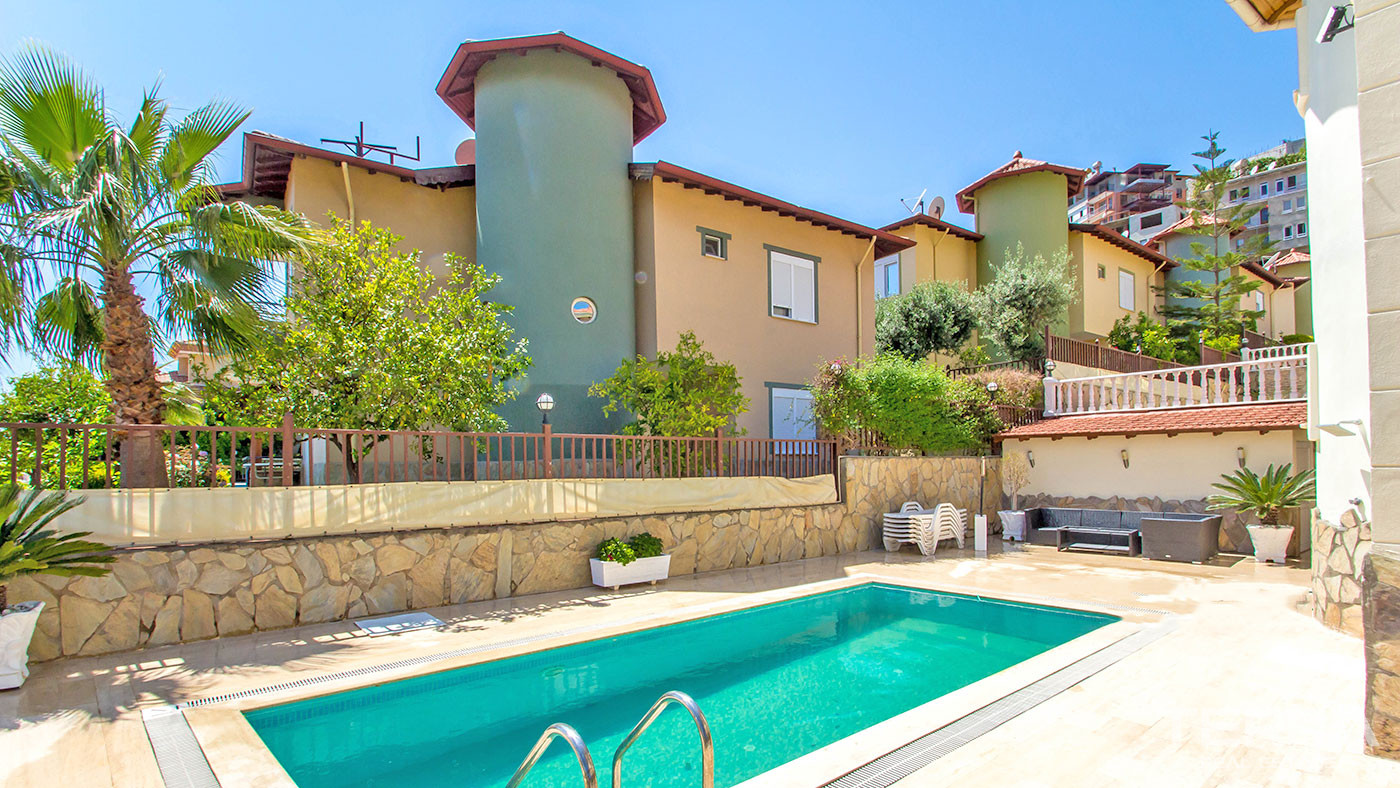 Amazing Sea-View Villa with a Swimming Pool for Sale in Alanya Tepe - 53634