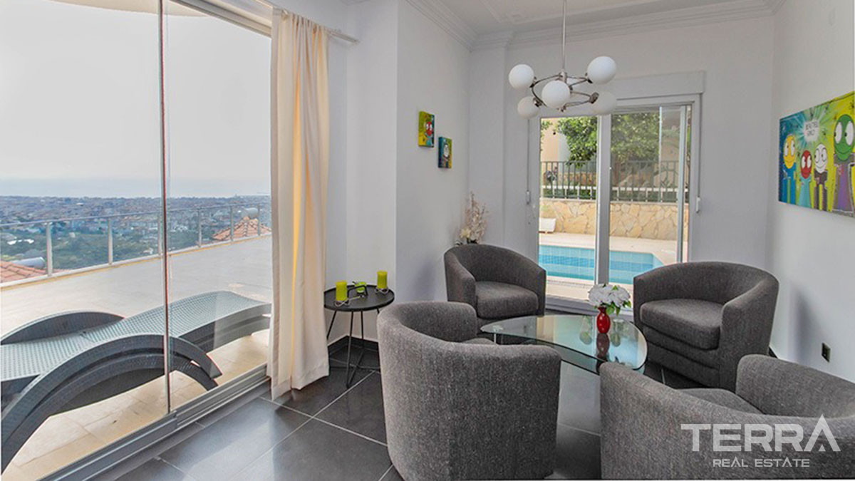 Amazing Sea-View Villa with a Swimming Pool for Sale in Alanya Tepe - 53639
