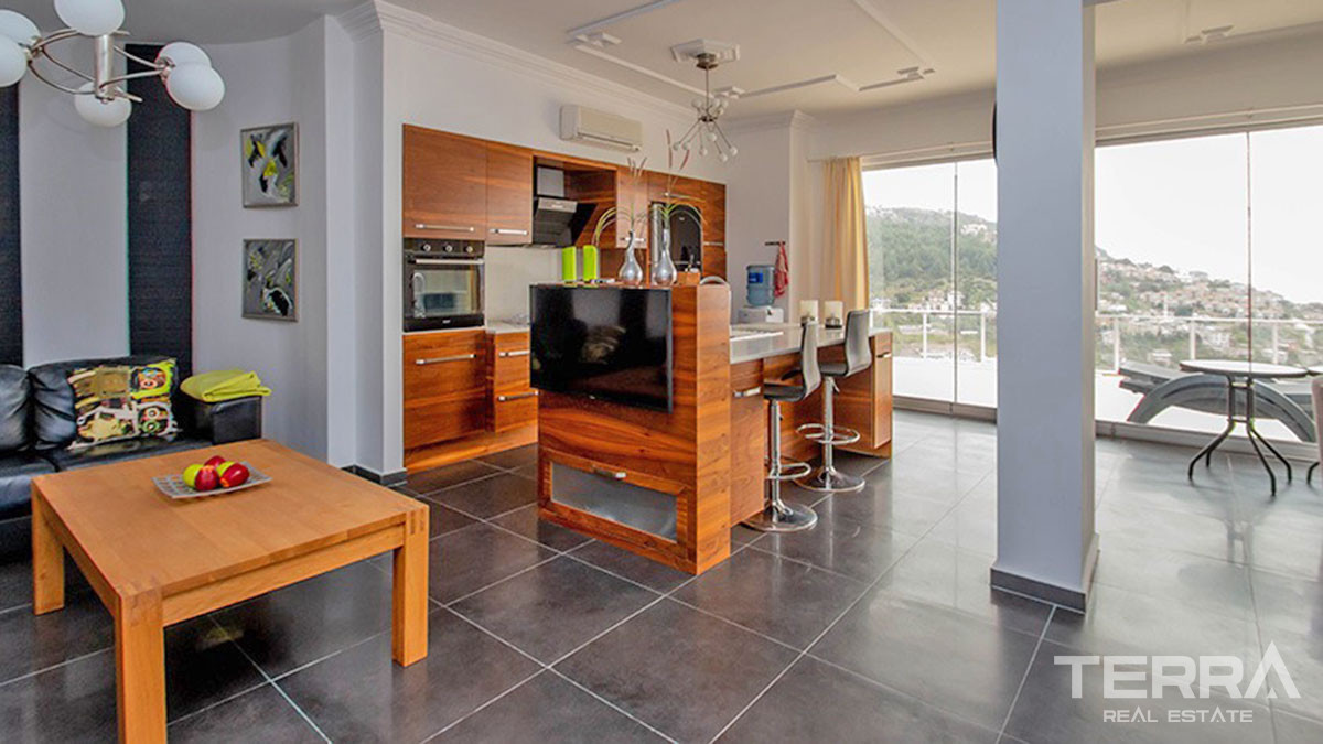 Amazing Sea-View Villa with a Swimming Pool for Sale in Alanya Tepe - 53643