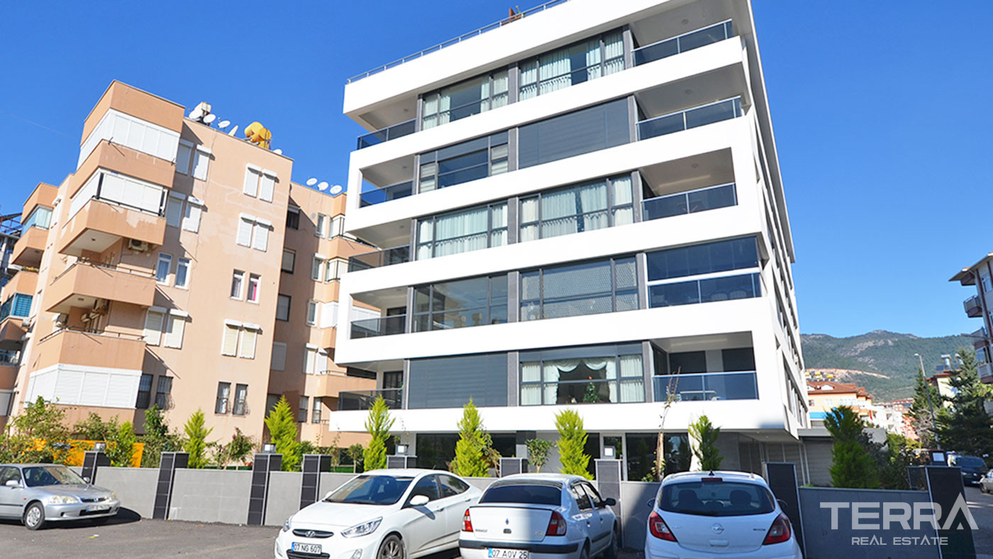 Bargain 3-Bed Apartments for Sale 50m From the Beach in Alanya Center - 50948