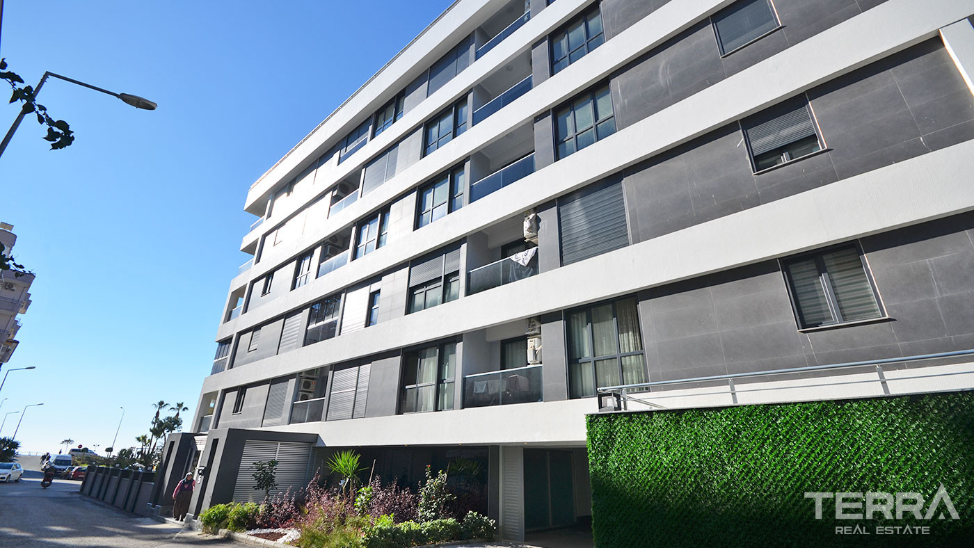 Bargain 3-Bed Apartments for Sale 50m From the Beach in Alanya Center - 50950