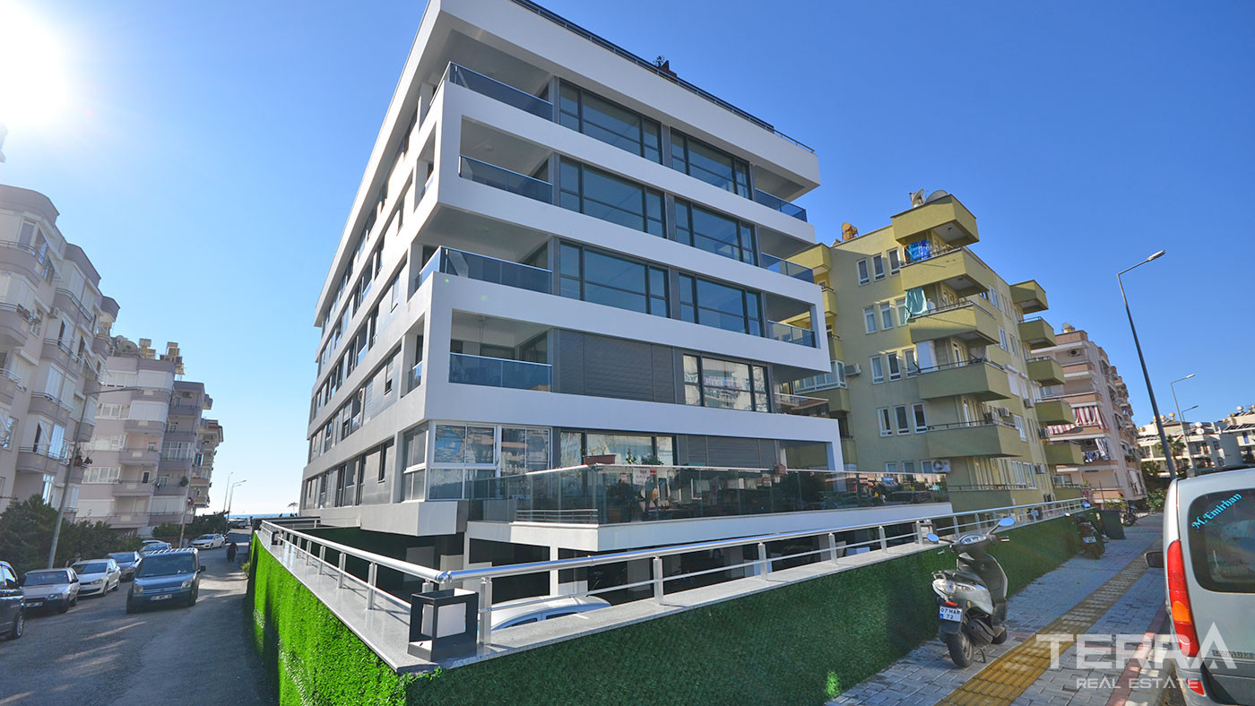 Bargain 3-Bed Apartments for Sale 50m From the Beach in Alanya Center