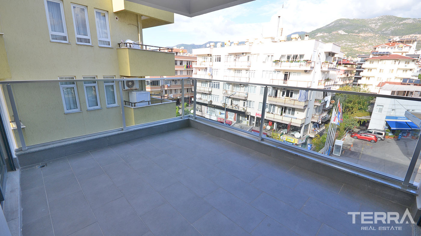 Bargain 3-Bed Apartments for Sale 50m From the Beach in Alanya Center - 51381