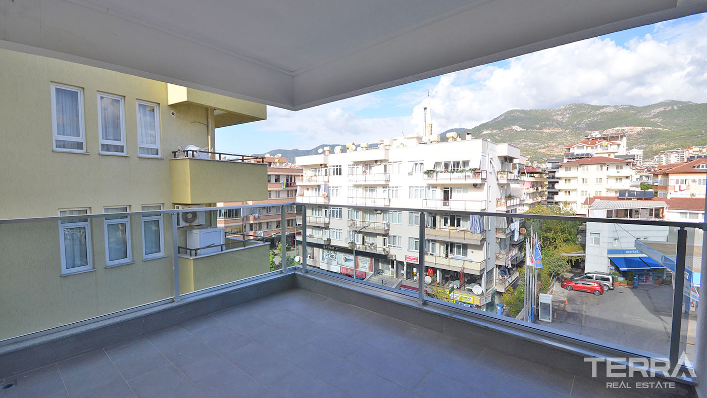 Bargain 3-Bed Apartments for Sale 50m From the Beach in Alanya Center - 51382