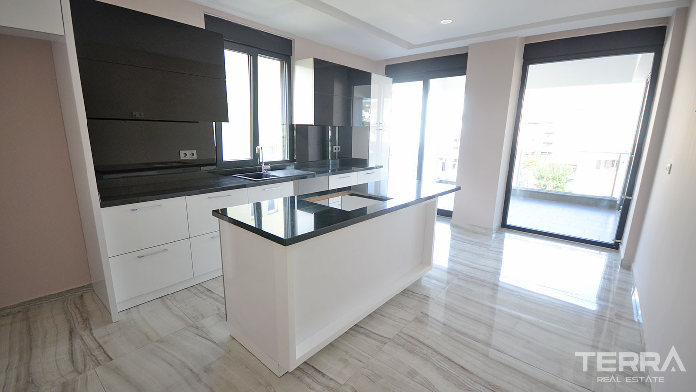 Bargain 3-Bed Apartments for Sale 50m From the Beach in Alanya Center - 51385