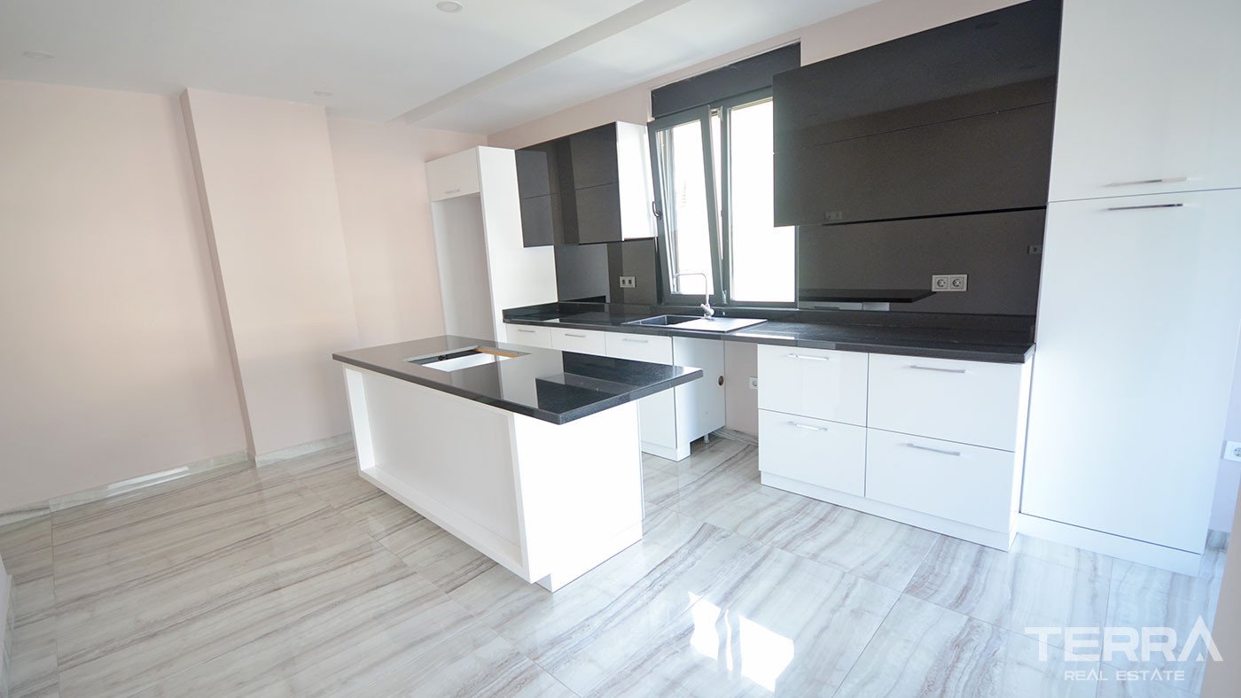 Bargain 3-Bed Apartments for Sale 50m From the Beach in Alanya Center - 51386