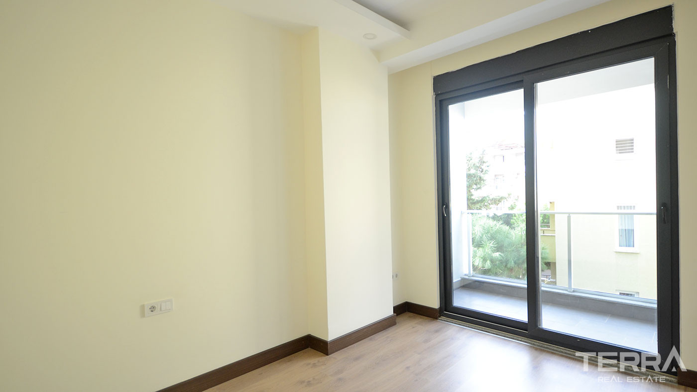 Bargain 3-Bed Apartments for Sale 50m From the Beach in Alanya Center - 51389