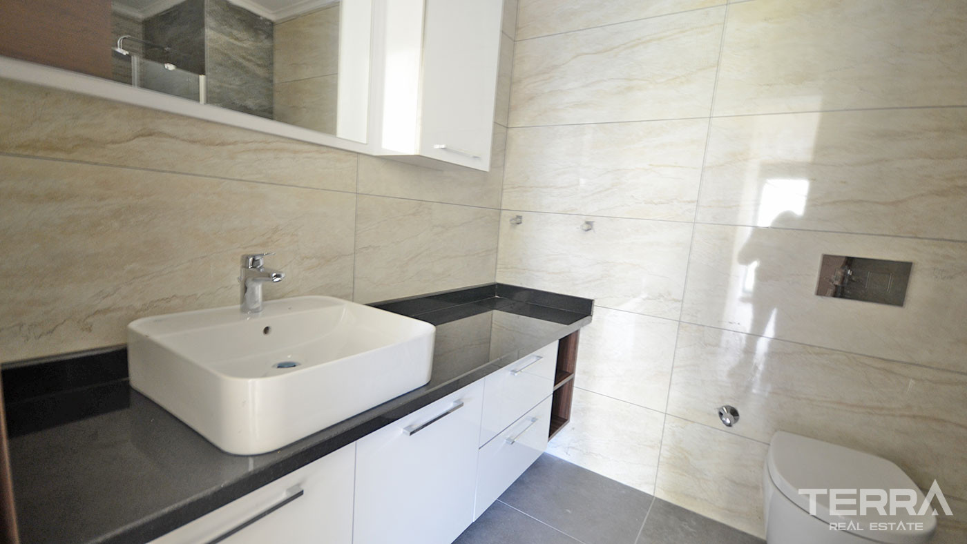 Bargain 3-Bed Apartments for Sale 50m From the Beach in Alanya Center - 51391