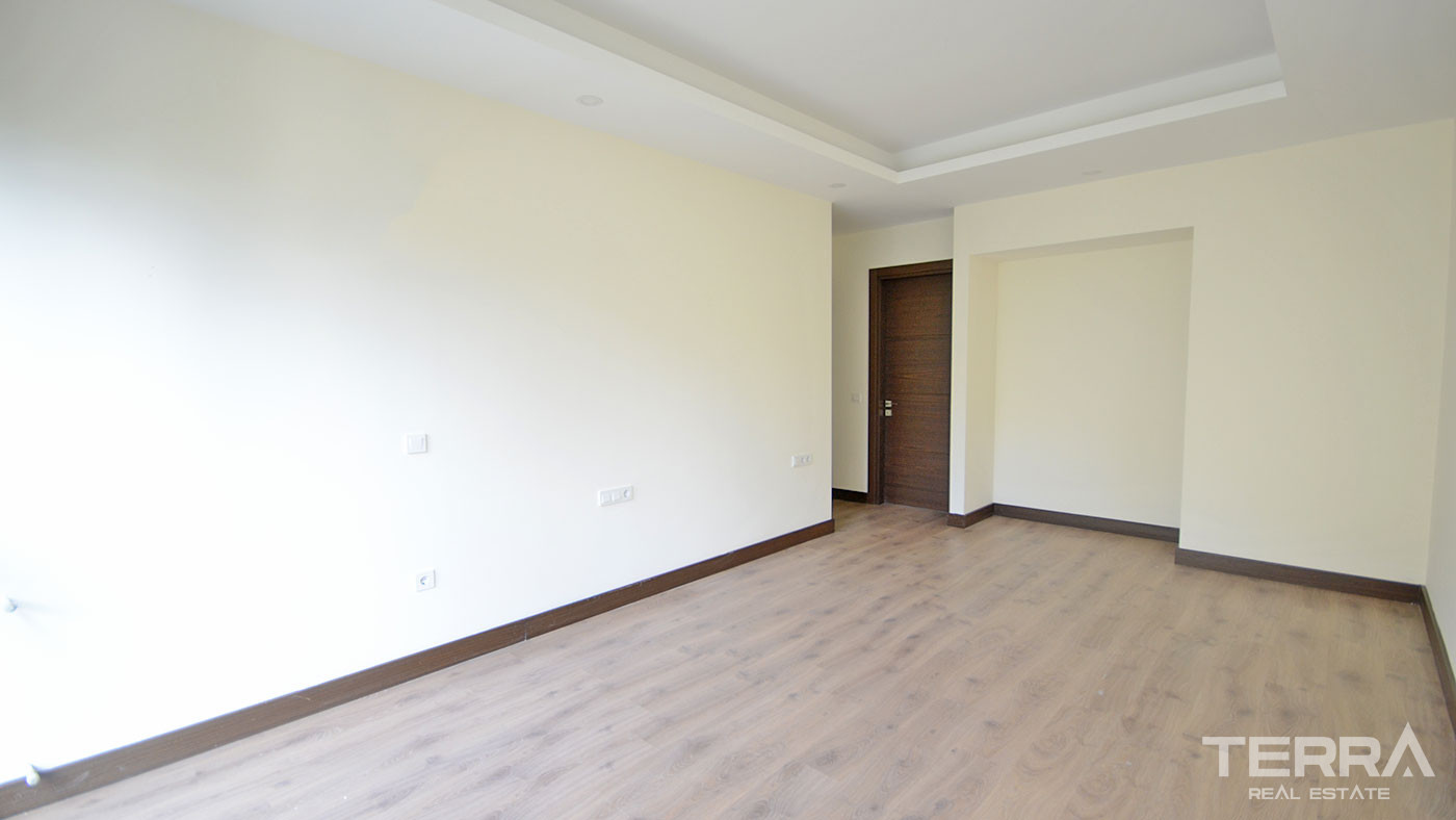 Bargain 3-Bed Apartments for Sale 50m From the Beach in Alanya Center - 51393