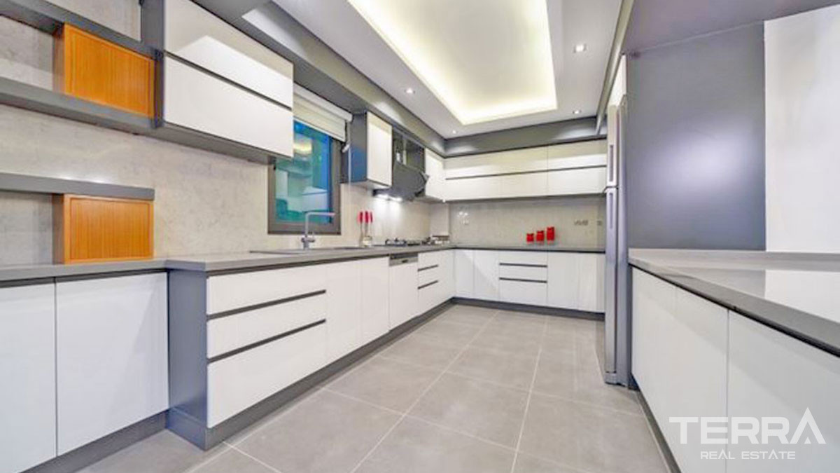 Luxury Villa with Large Swimming Pool and Jacuzzi in Fethiye - 51885