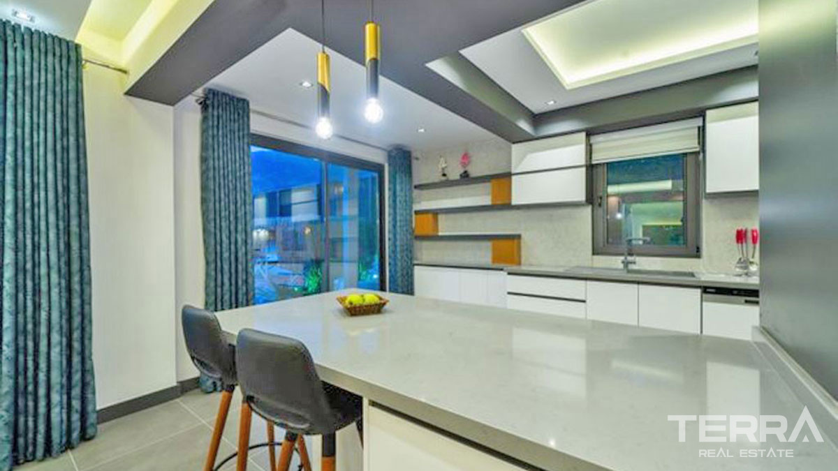 Luxury Villa with Large Swimming Pool and Jacuzzi in Fethiye - 51889