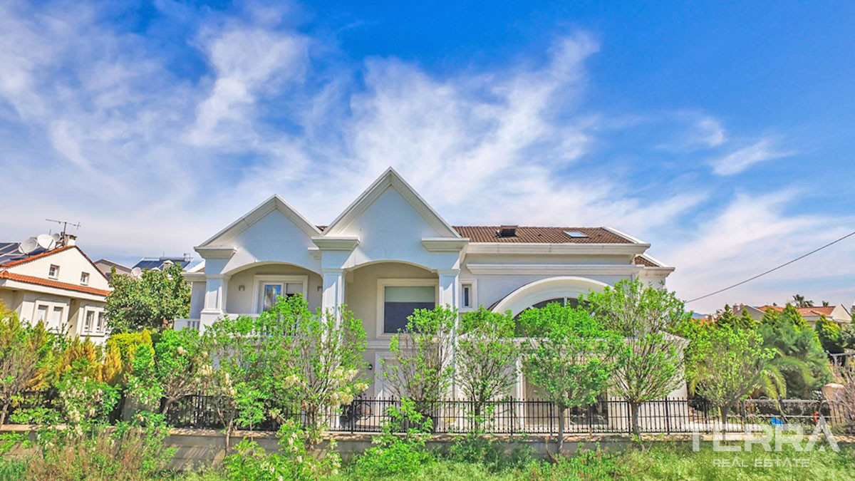 Villa Prête-à-Vivre Avec 5 Chambres et Piscine Privée à Fethiye - 52145