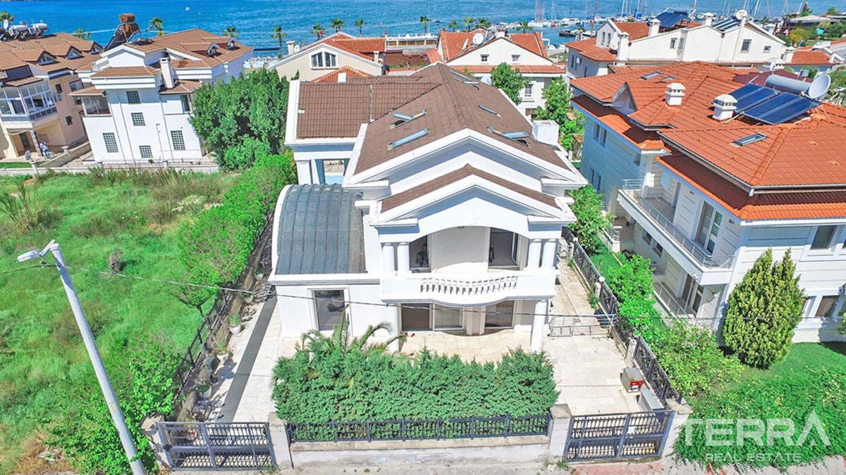 Villa Prête-à-Vivre Avec 5 Chambres et Piscine Privée à Fethiye - 52148