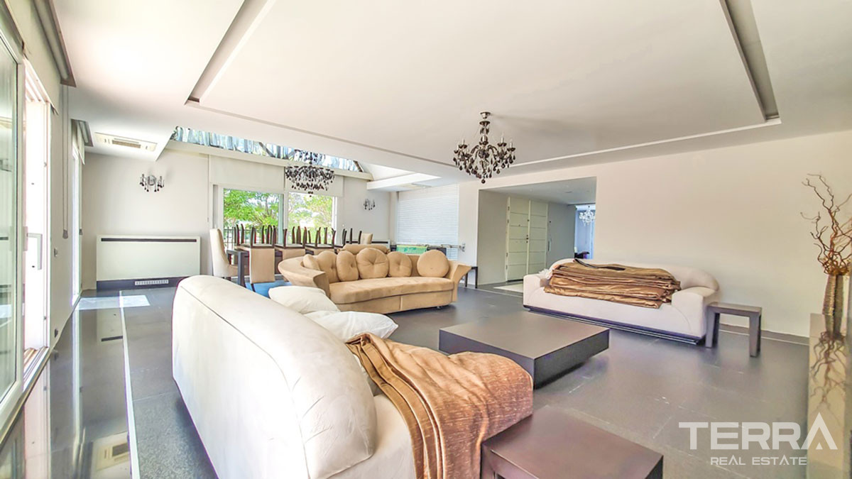 Villa Prête-à-Vivre Avec 5 Chambres et Piscine Privée à Fethiye - 52161
