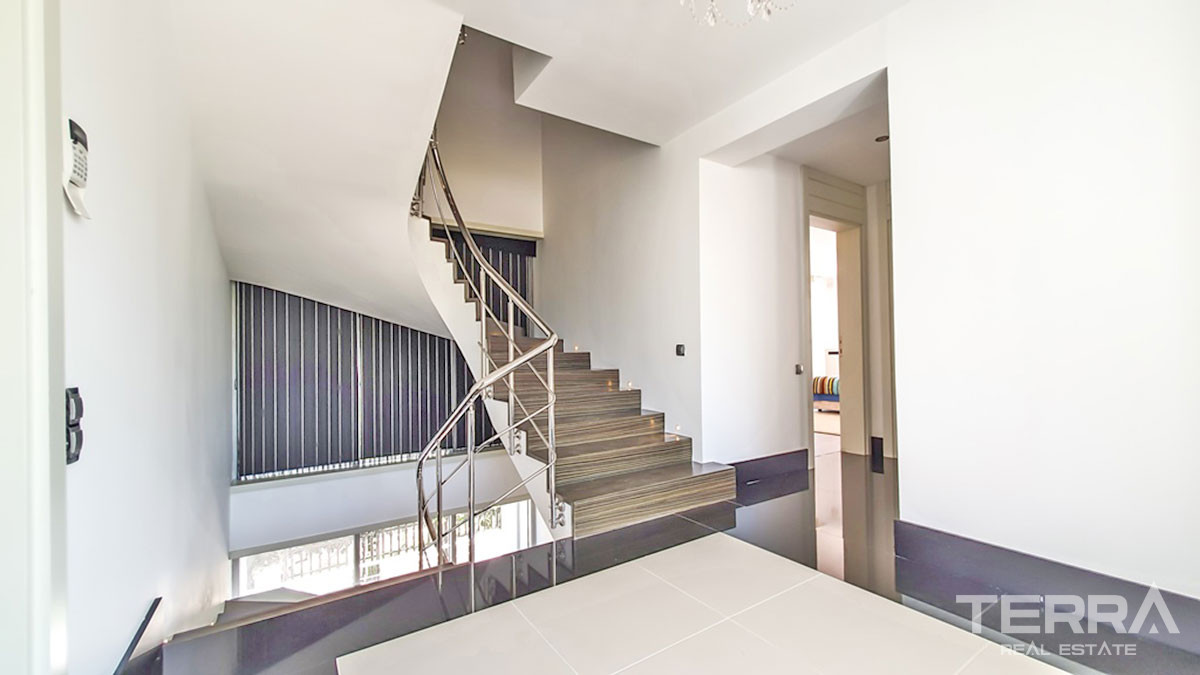 Villa Prête-à-Vivre Avec 5 Chambres et Piscine Privée à Fethiye - 52164