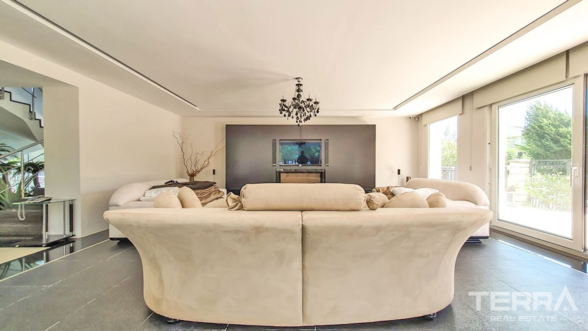 Villa Prête-à-Vivre Avec 5 Chambres et Piscine Privée à Fethiye - 52166