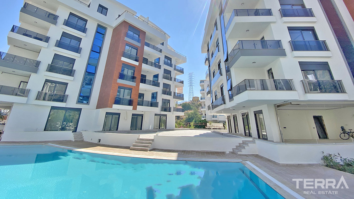 Apartments with Mountain Views in Popular Konyaaltı Antalya