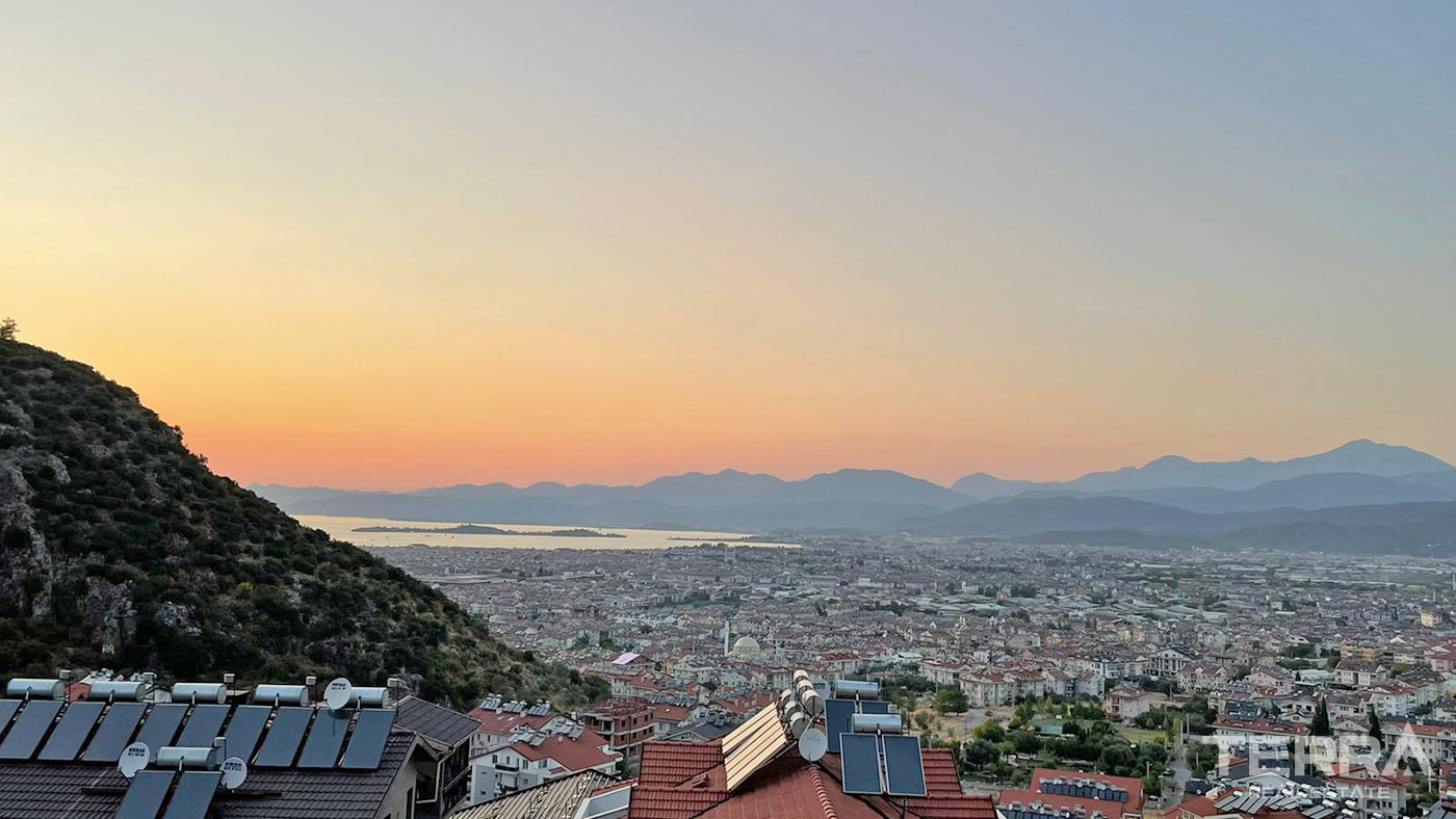 4-Bedroom Sea View Apartment with Shared Pool in Taşyaka, Fethiye - 56723