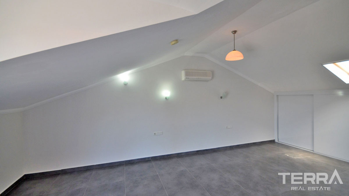 Resale Apartment with Shared Swimming Pool in Fethiye, Caliş - 55079