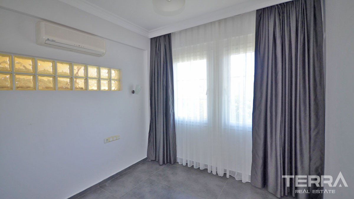 Resale Apartment with Shared Swimming Pool in Fethiye, Caliş - 55092