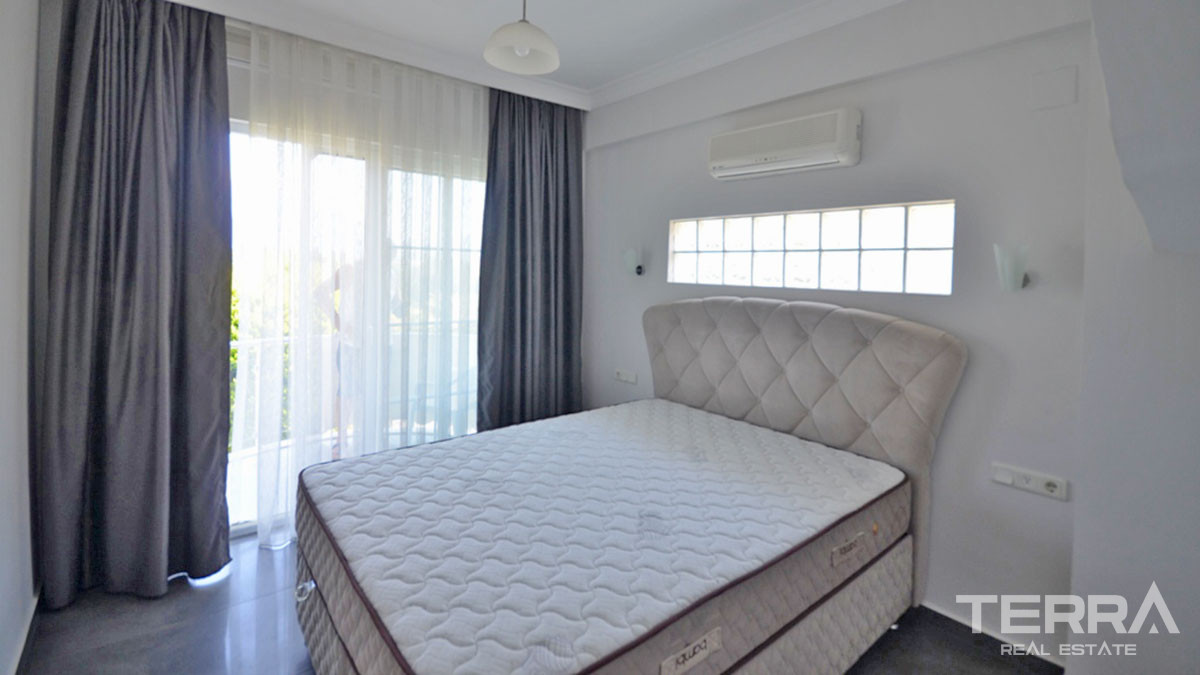 Resale Apartment with Shared Swimming Pool in Fethiye, Caliş - 55095
