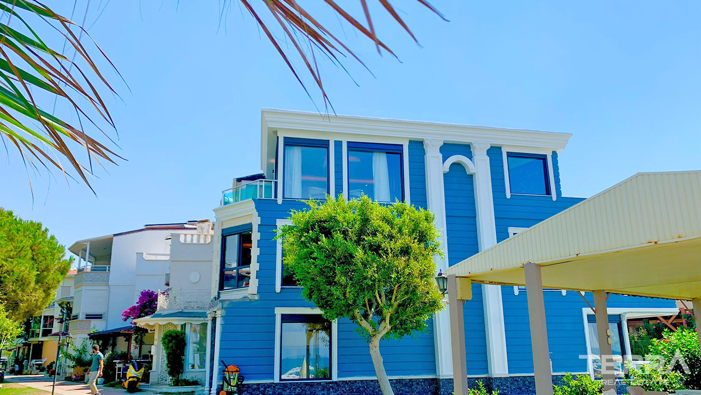 Alanya Konaklı'da Denize Sıfır Tamamen Yenilenmiş Villa - 55891