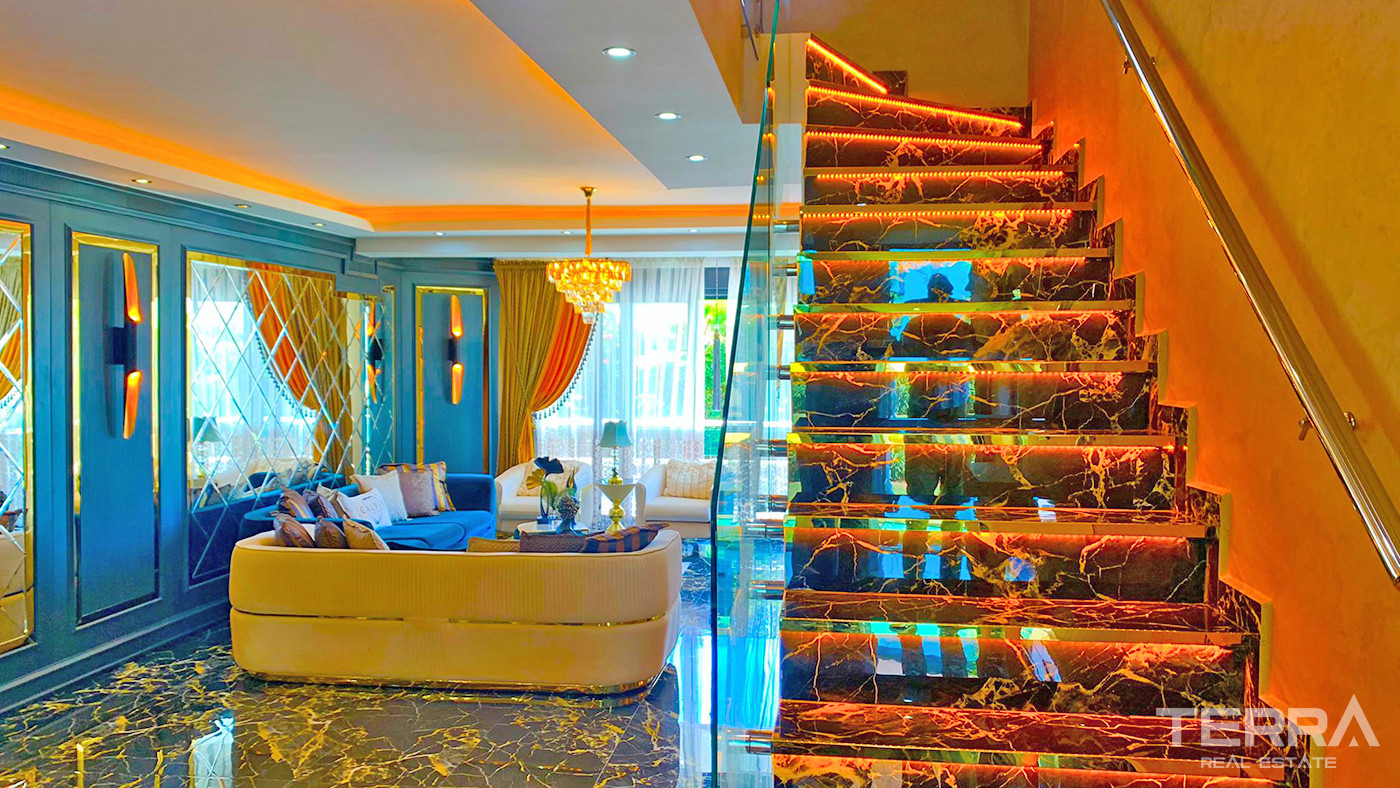 Alanya Konaklı'da Denize Sıfır Tamamen Yenilenmiş Villa - 55895